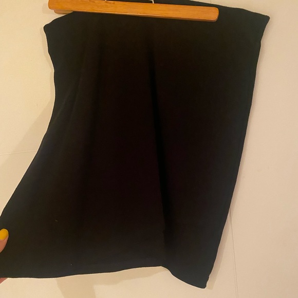 Litttle black Skirt - Picture 1 of 2